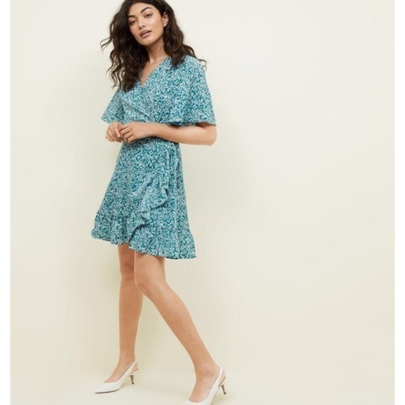 NWT APRICOT Green Ditsy Floral Print Wrap Dress - Picture 2 of 8